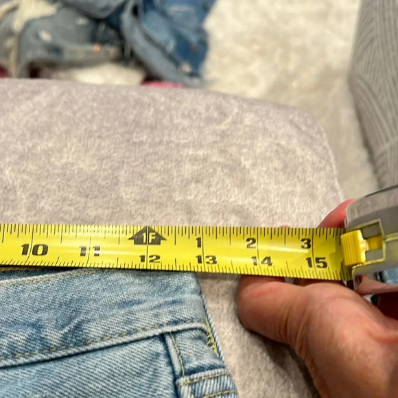 Levis 501 original fit high rise women’s shorts fault line medium wash - Picture 7 of 8